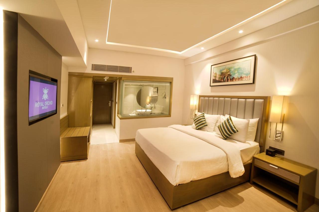 Regenta Place Amritsar By Royal Orchid Hotels Limited Exteriör bild