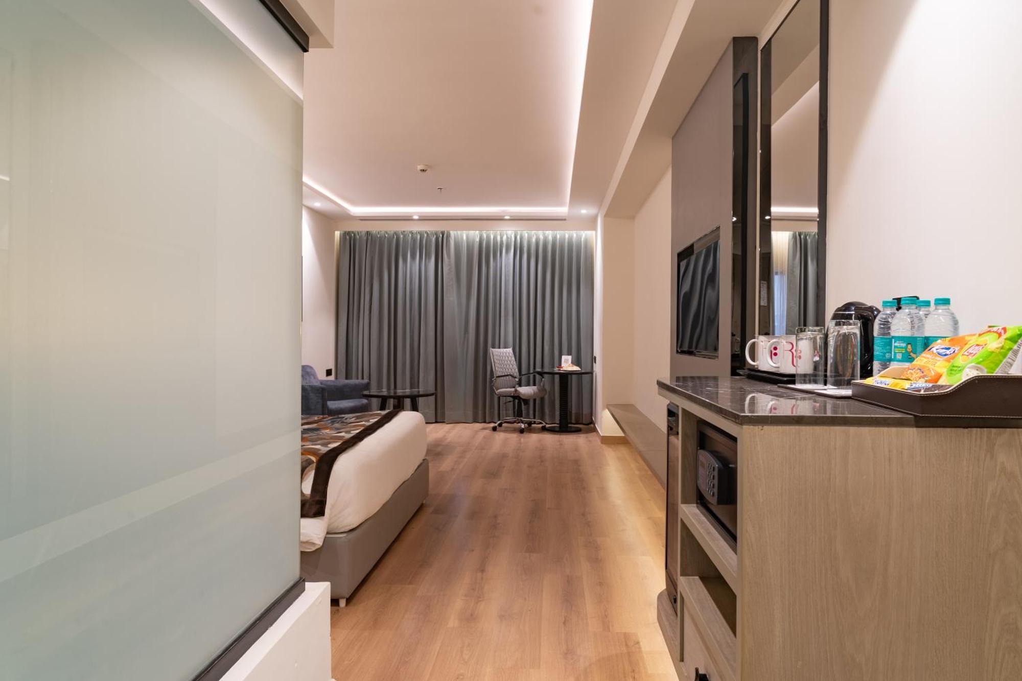 Regenta Place Amritsar By Royal Orchid Hotels Limited Exteriör bild