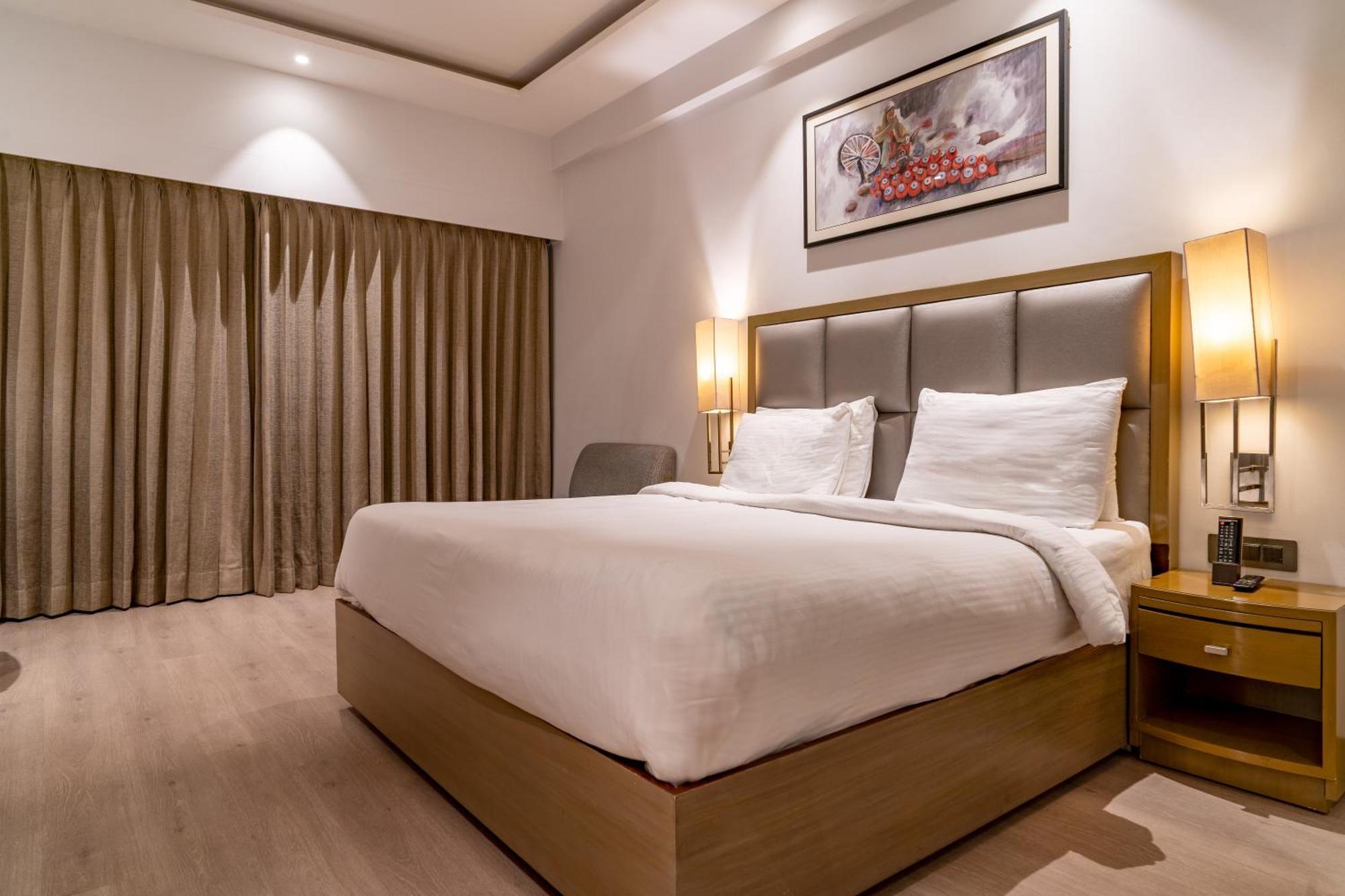 Regenta Place Amritsar By Royal Orchid Hotels Limited Exteriör bild