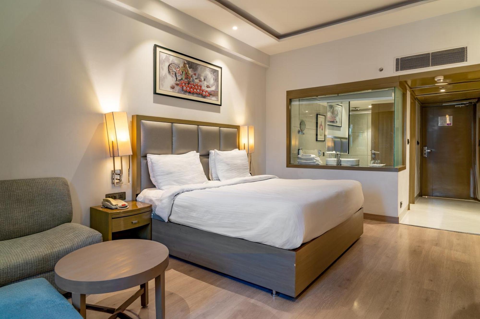Regenta Place Amritsar By Royal Orchid Hotels Limited Exteriör bild