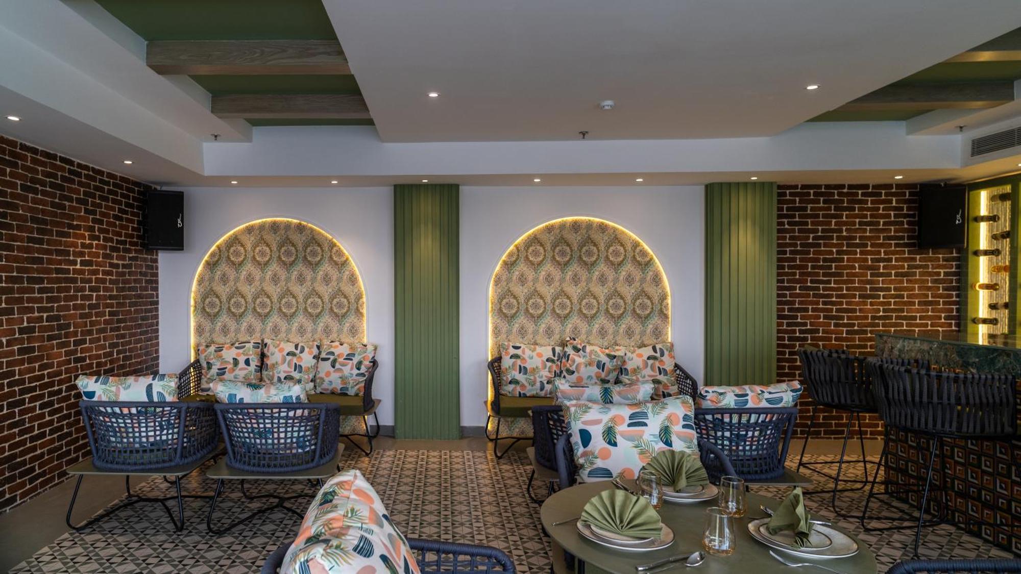 Regenta Place Amritsar By Royal Orchid Hotels Limited Exteriör bild