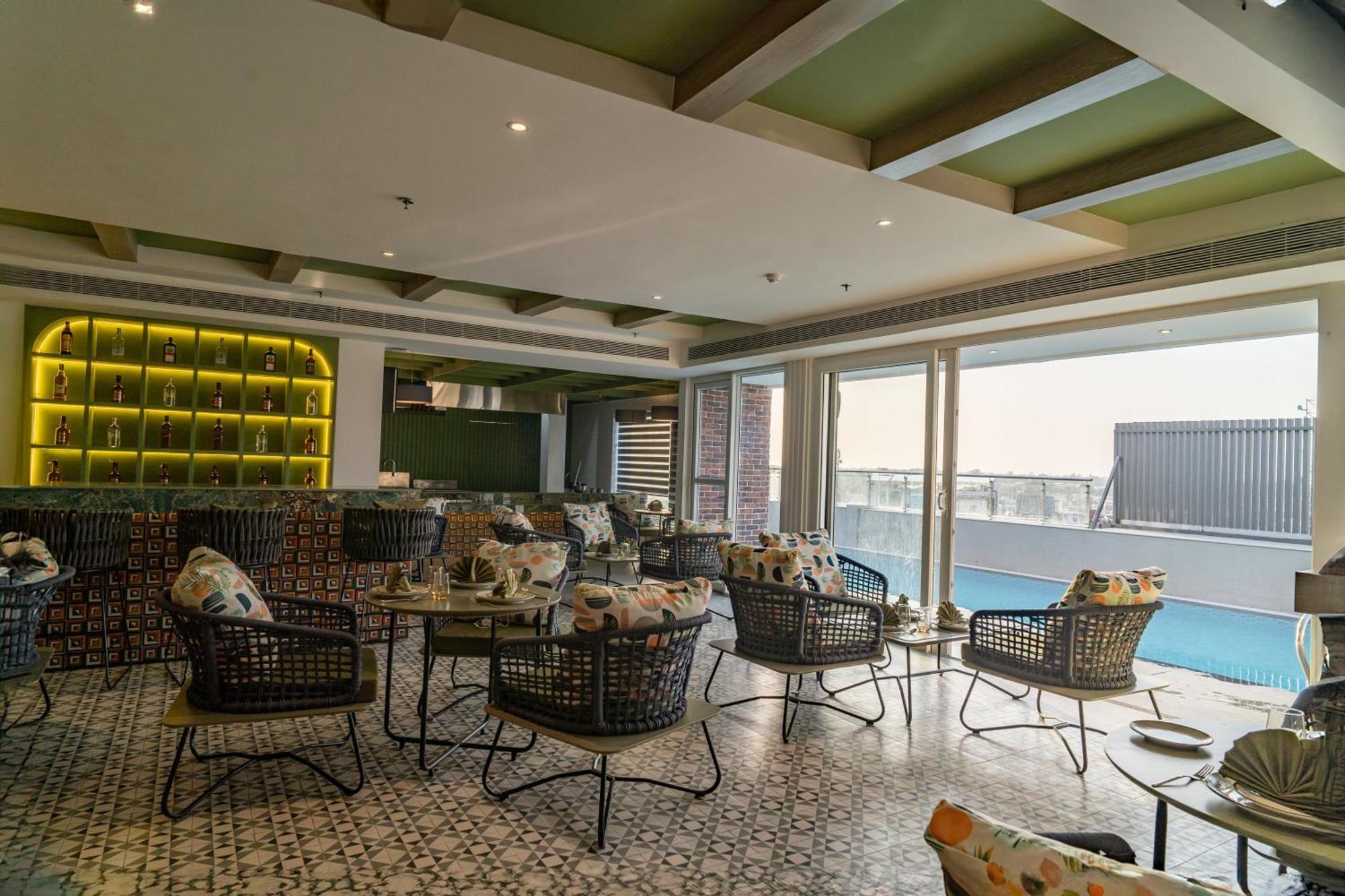 Regenta Place Amritsar By Royal Orchid Hotels Limited Exteriör bild