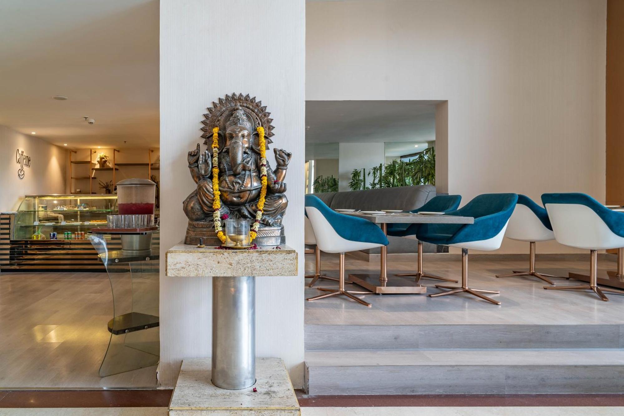 Regenta Place Amritsar By Royal Orchid Hotels Limited Exteriör bild