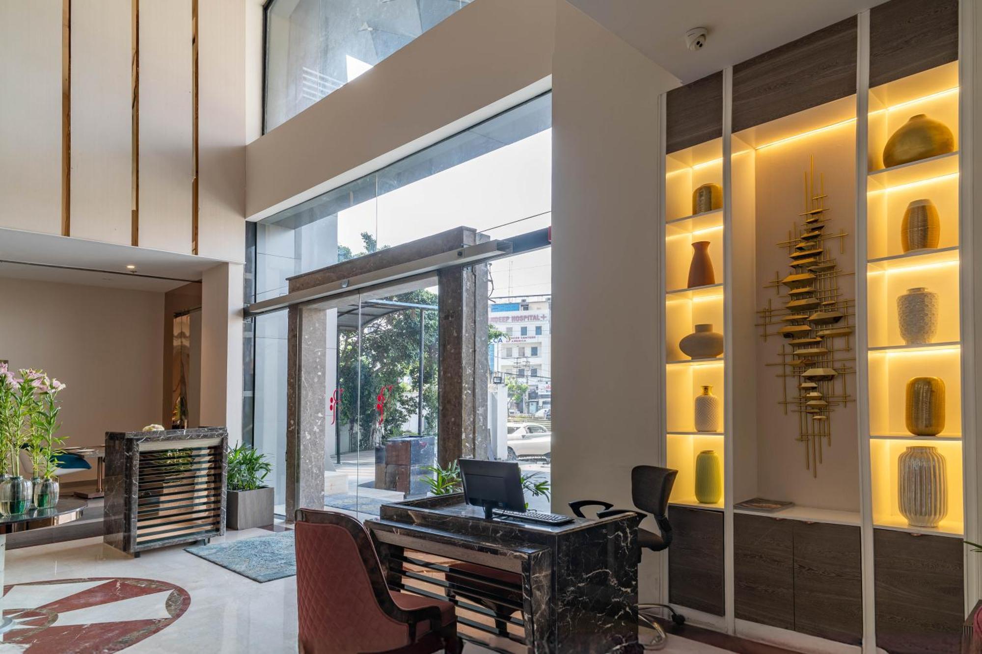 Regenta Place Amritsar By Royal Orchid Hotels Limited Exteriör bild