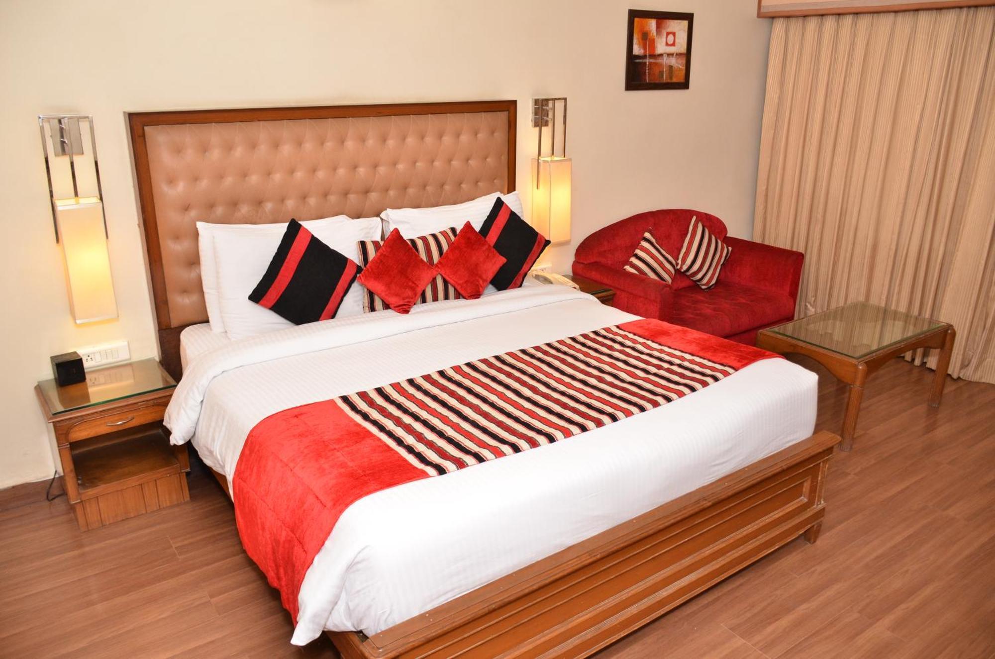 Regenta Place Amritsar By Royal Orchid Hotels Limited Exteriör bild